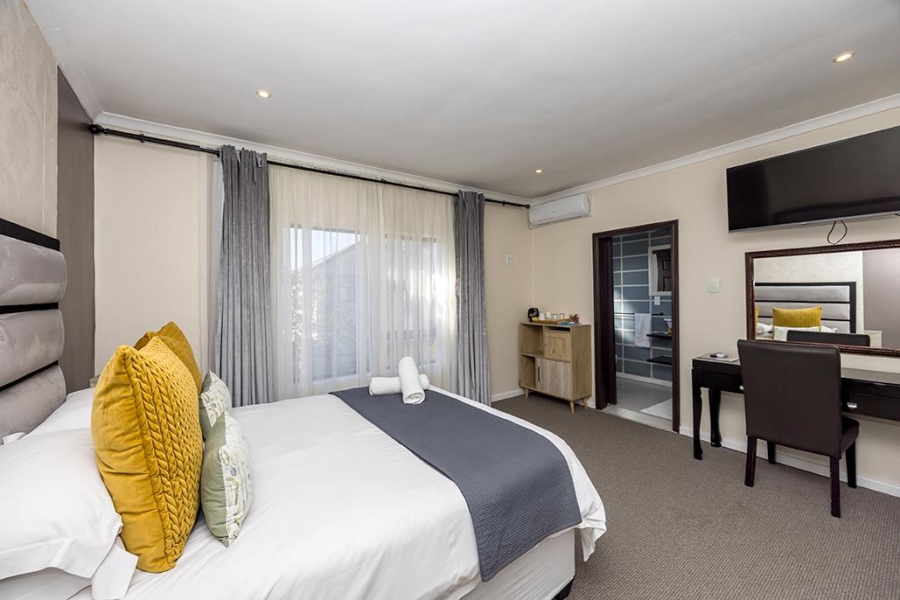 10 Bedroom Property for Sale in Milnerton Western Cape